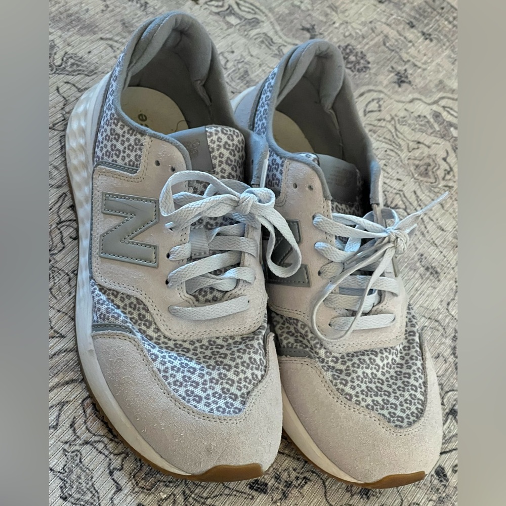 New BALANCE X-70 Powder Blue & Gray Cheetah Print Shoes Women’s 11- barley used